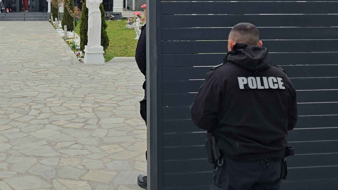 Геройство в бяло: Старозагорски полицаи предотвратиха фатален скок от болница