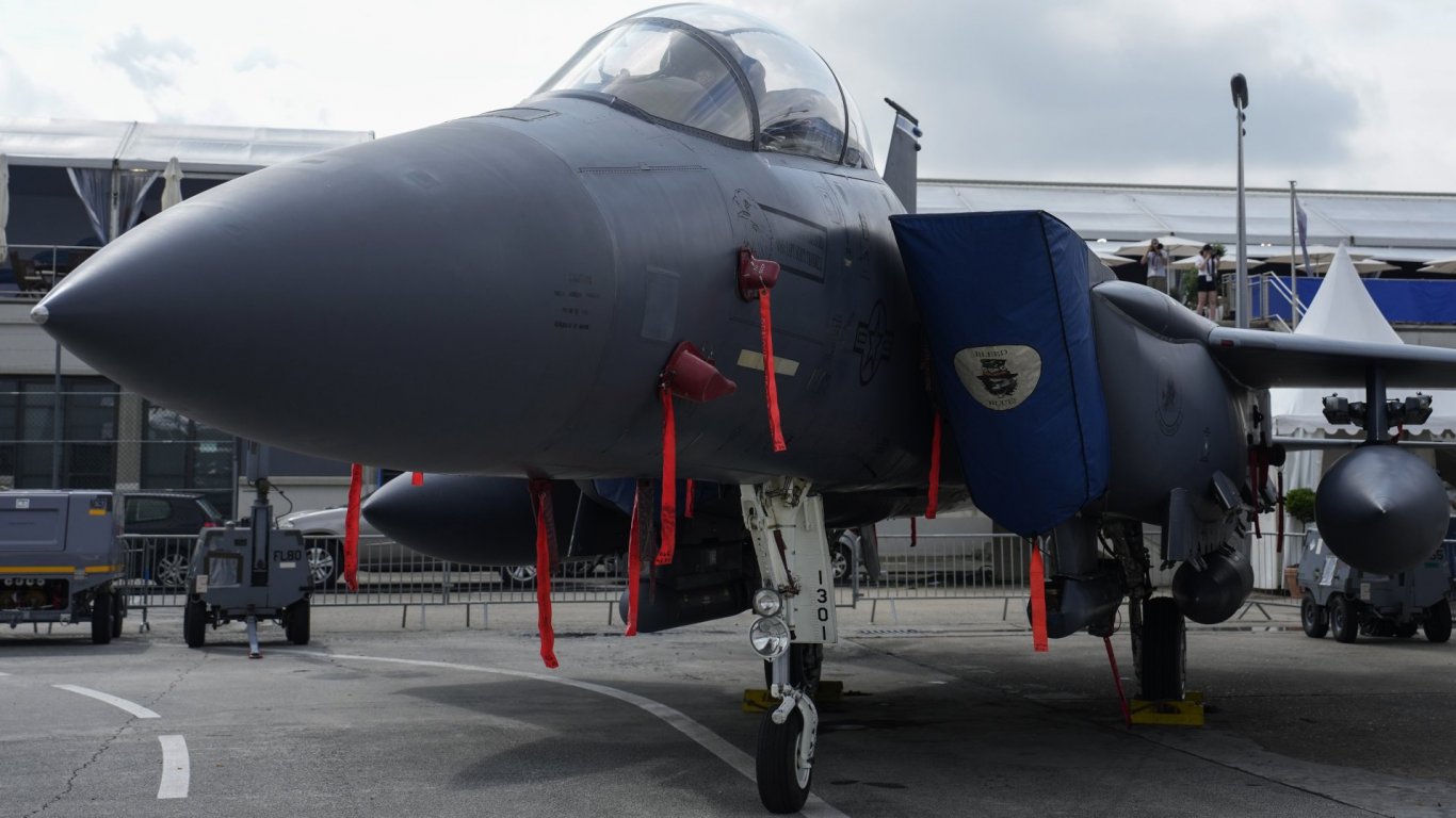 Успешна спасителна мисия: Американски пилот е спасен след свалянето на изтребител над Иран