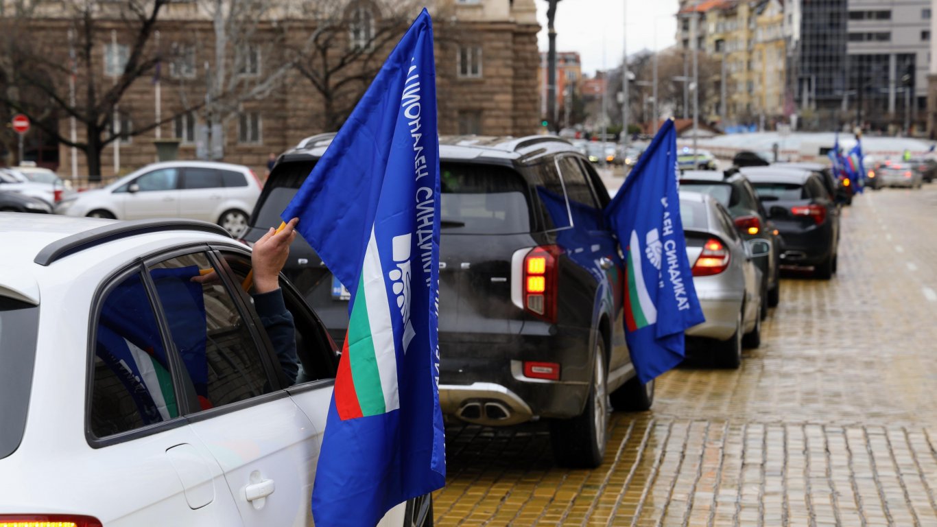 Автошествие разтърси София: Шофьори на протест срещу скъпите горива