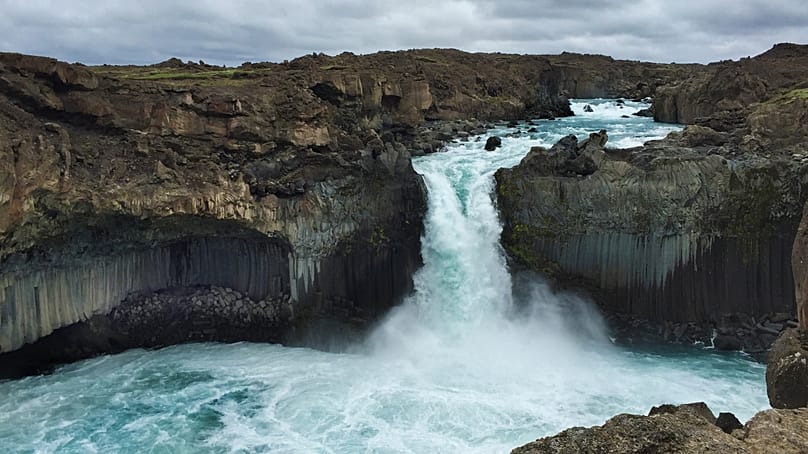 Водопадът Aldeyjarfoss в Исландия
