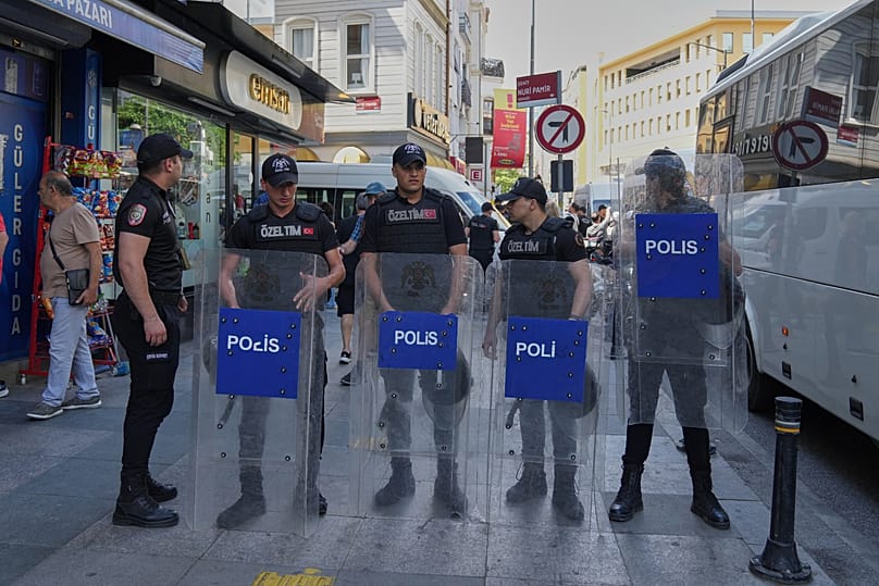 Police security line Istanbul
