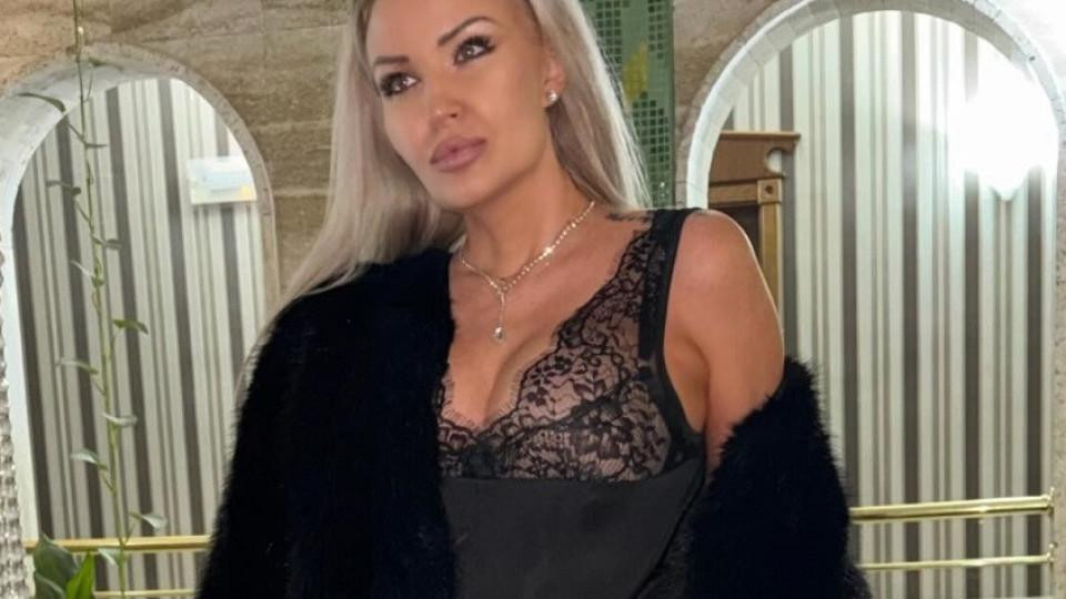 Пламена от Капките: Животът след анорексията и трудните уроци в шоубизнеса