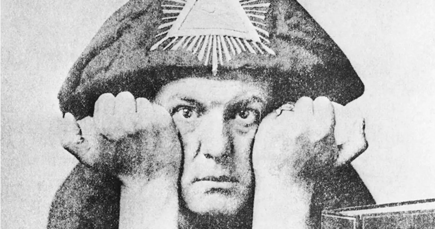 Алистър Кроули: „Най-злият човек на света“, който разтърси основите на морала през XX век