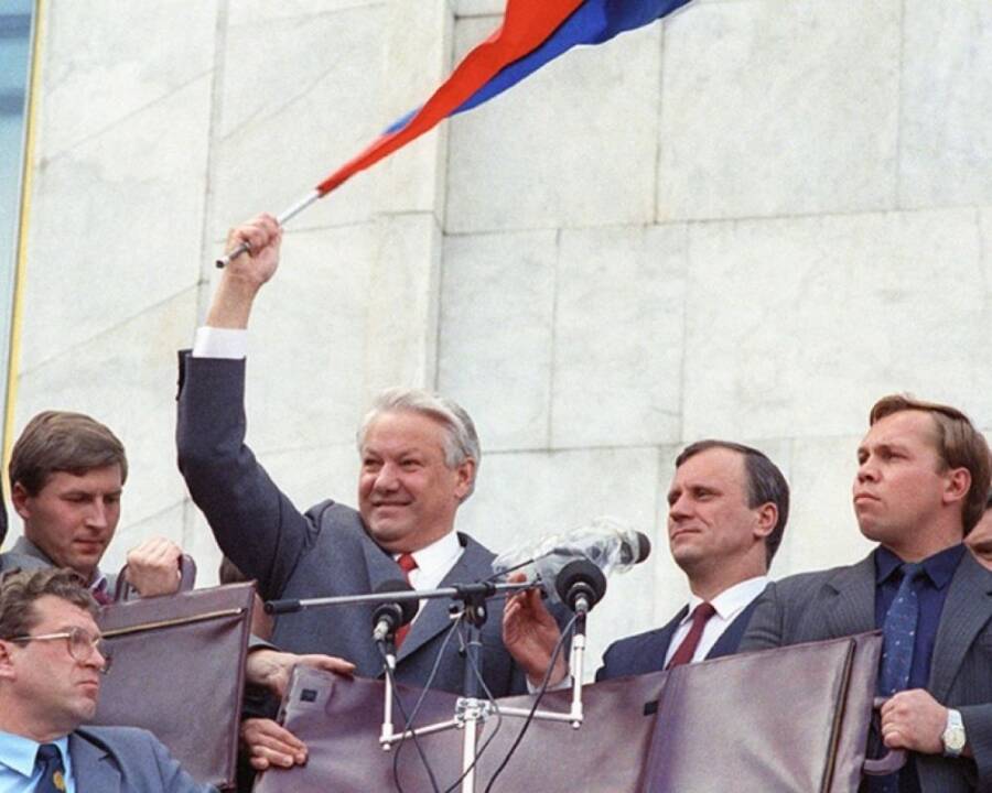 Елцин с руския флаг