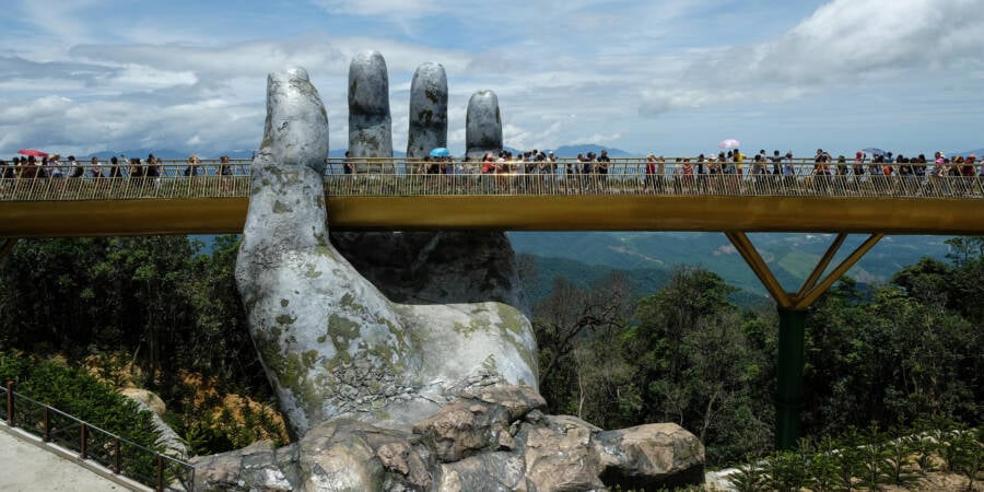 Hand Supporting Walkway