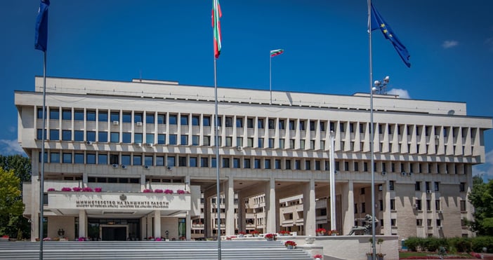 МВнР: Организацията на вота в чужбина се води от закона