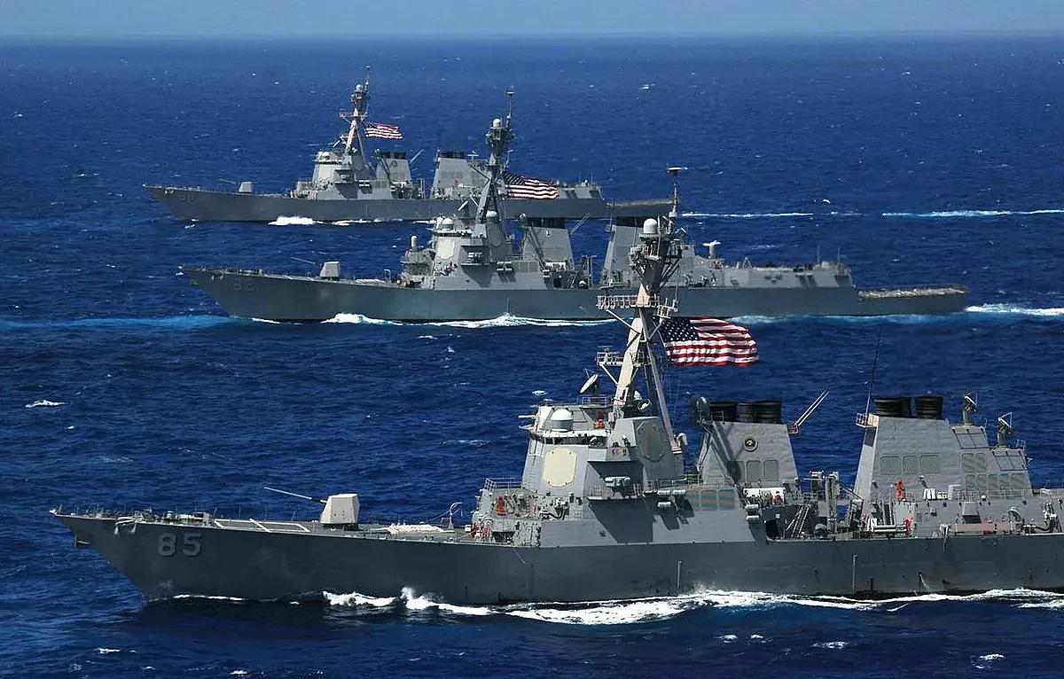 Сблъсък на версии: Американски военни кораби в Ормузкия проток