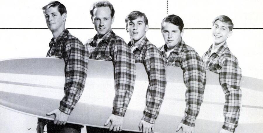 The Beach Boys с сърф дъска