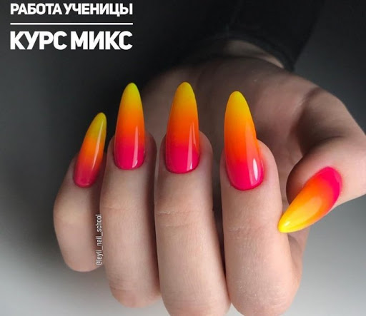 супер ярък летен маникюр