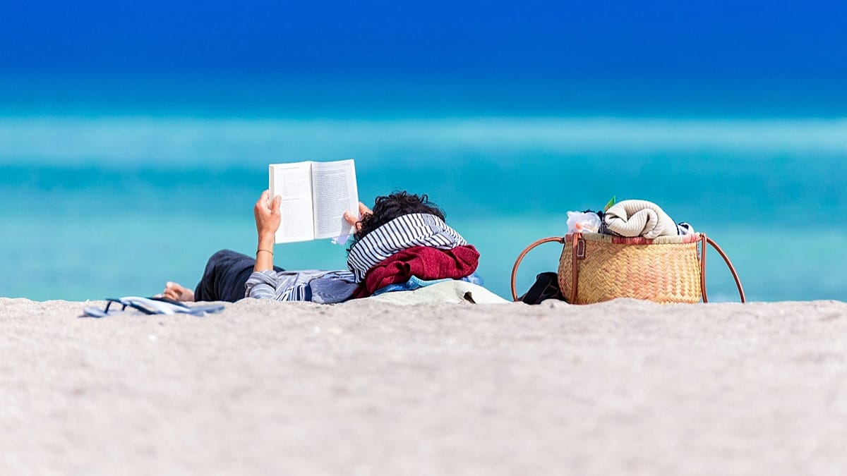Литературен компас: Книгите, които ще превърнат лятната ви почивка в приключение