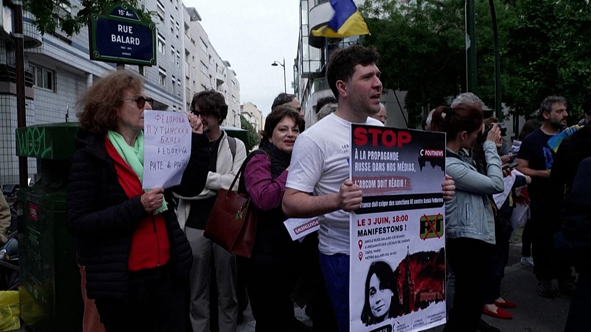 Битка за истината в Париж: Протести срещу руското влияние в ефира