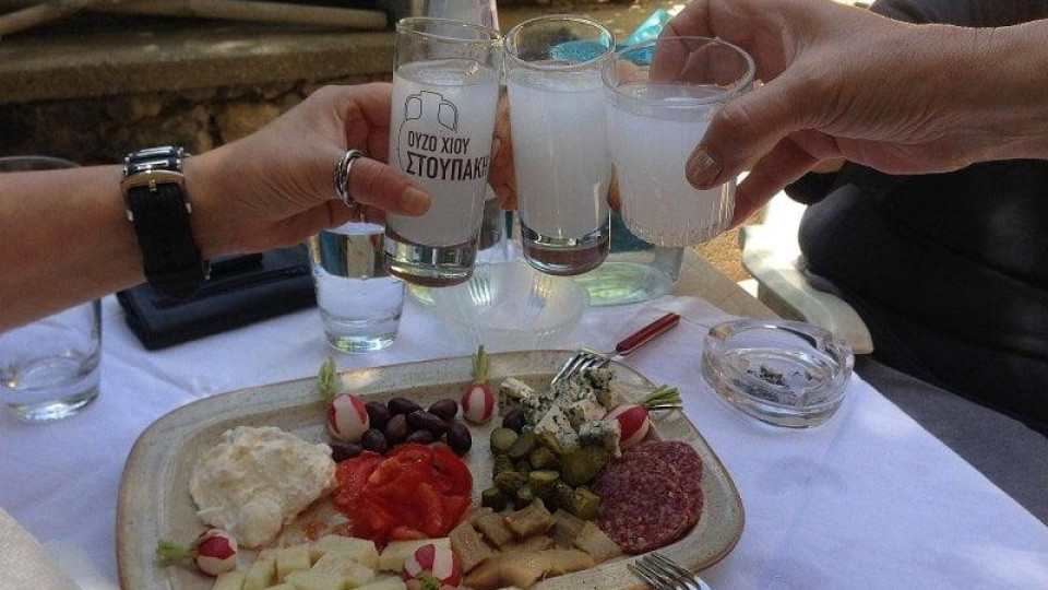 магията на бялото: изкуството и ритуалът на гръцкото узо