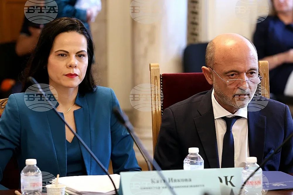 Стегнати винтове за скъпите лекарства: Край на ценовия хаос в болниците