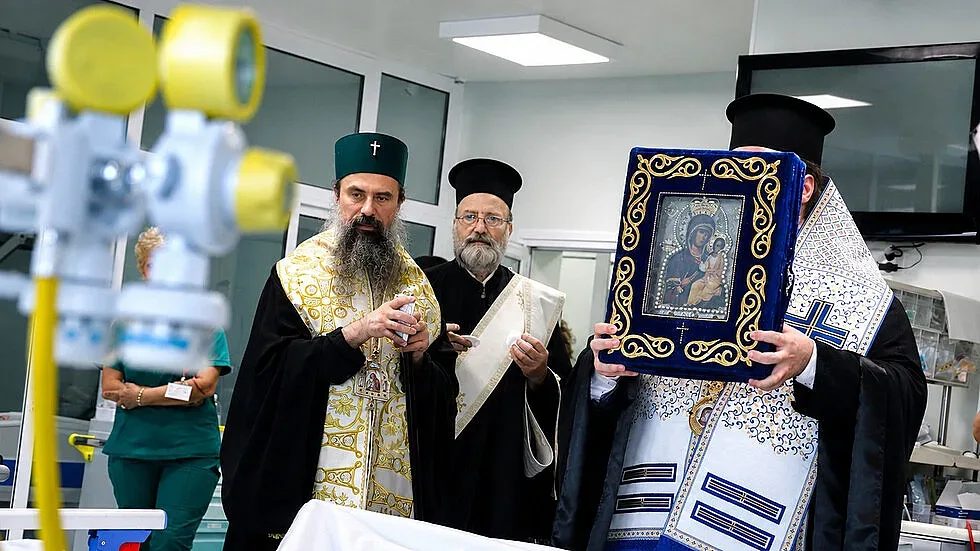 Духовно изцеление в сърцето на медицината: Чудотворната Хавайска икона посети ВМА