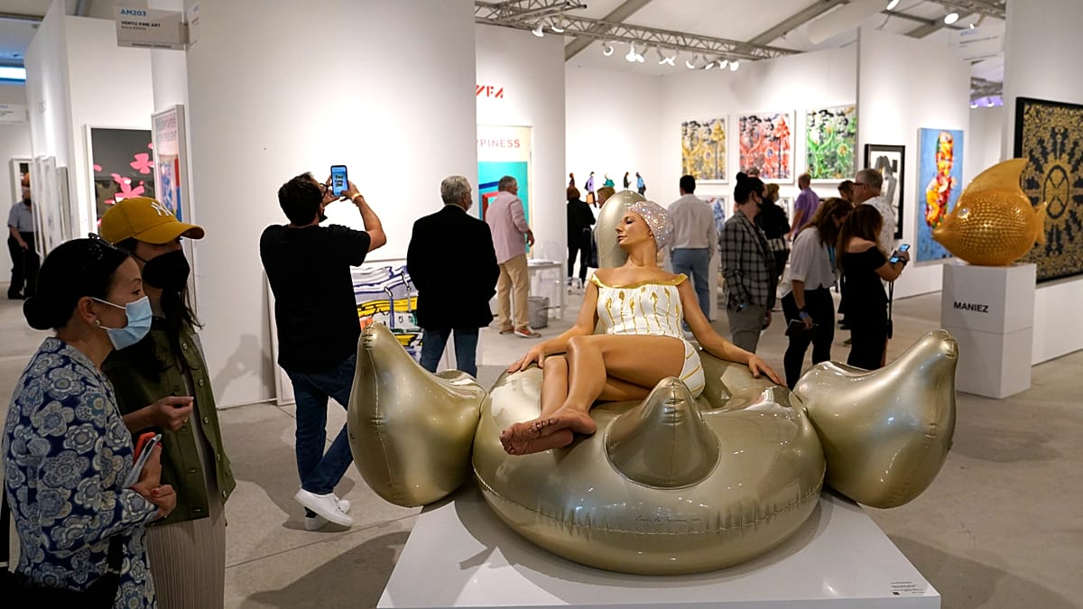 Изкуството излиза на улицата: Гигантски фигури завзеха Чикаго
