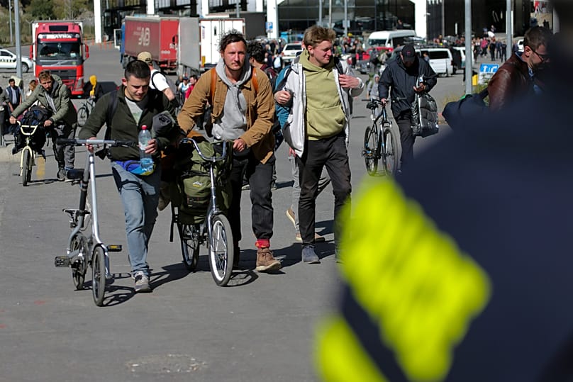 Russians crossing the border