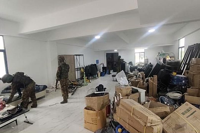Военни при нападение на център за измами