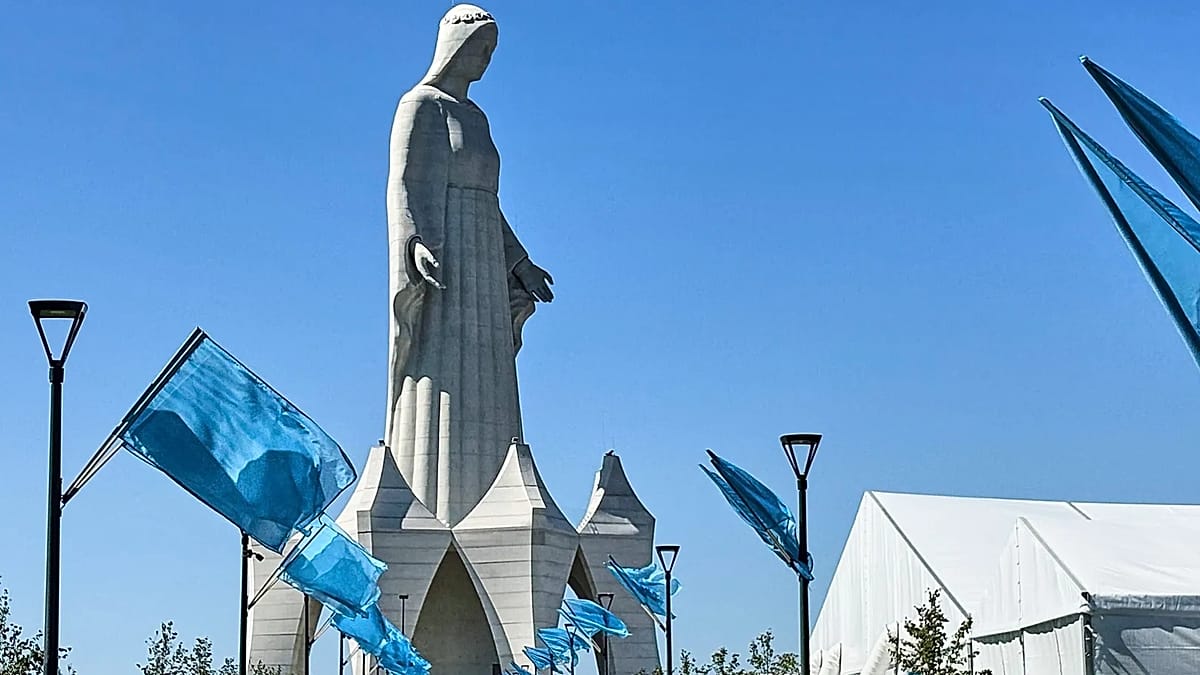 Небесна височина: Конотопие разкрива най-високата статуя на Дева Мария