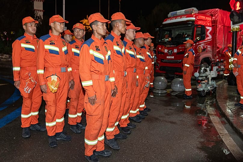 Спасителни екипи в Тибет