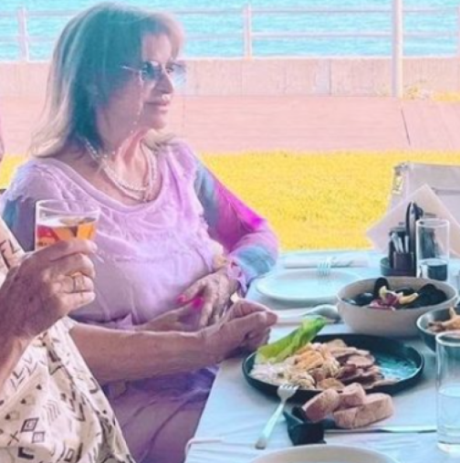семейно щастие и музикален триумф: мими иванова празнува имения си ден край морето
