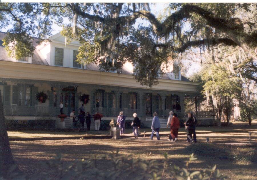 Visitors To Myrtles Plantation