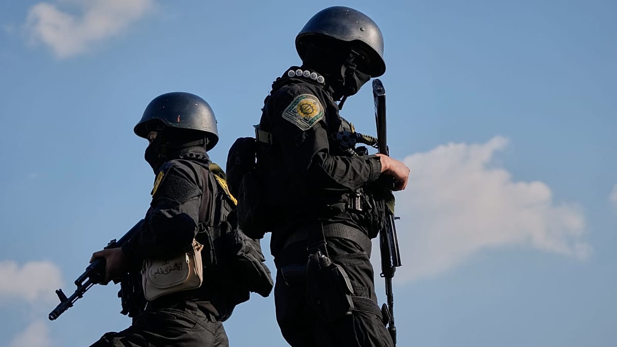 желязната ръка на техеран: смъртни присъди за протестиращи и малцини