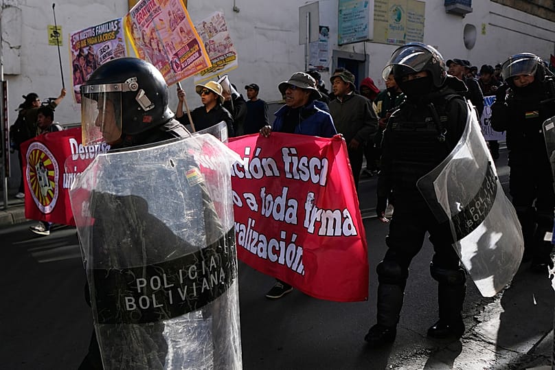 Полиция и протестиращи