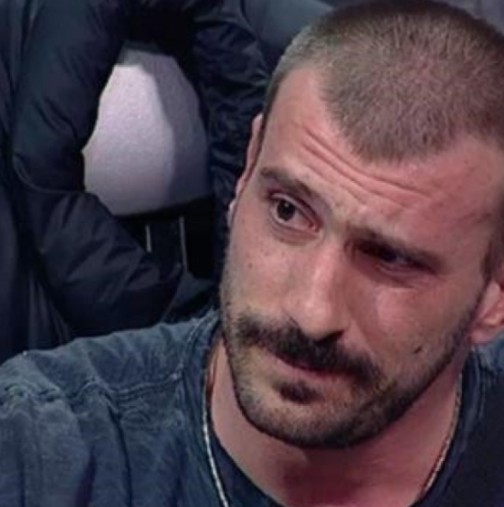 Емо Къртицата смени имиджа: Риалити звездата се врече във вярност на стилна церемония