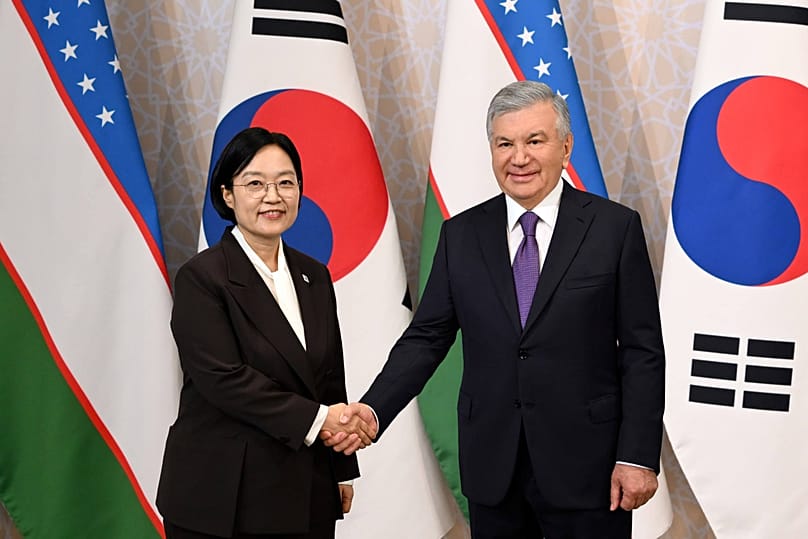 Uzbek President Shavkat Mirziyoyev meets South Korean Prime Minister Han Seong-sook