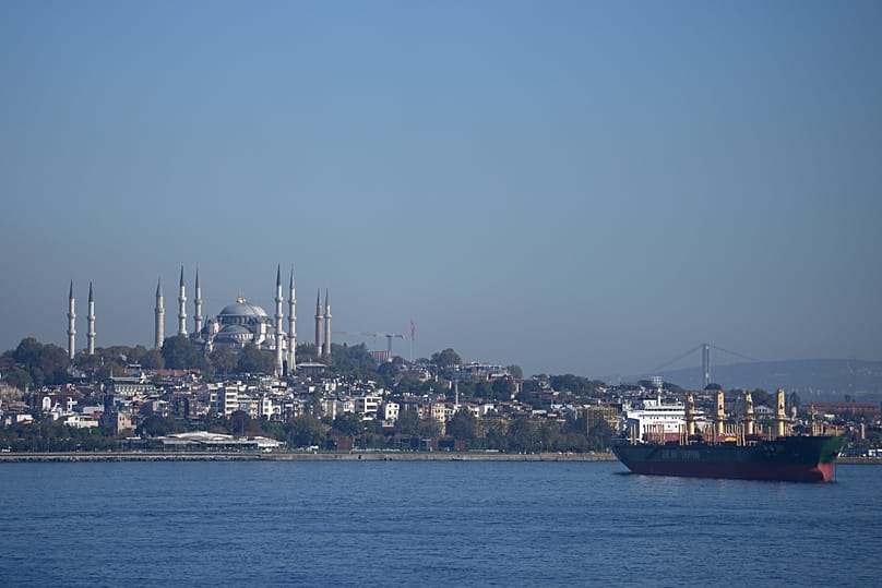 Товарен кораб в Мраморно море