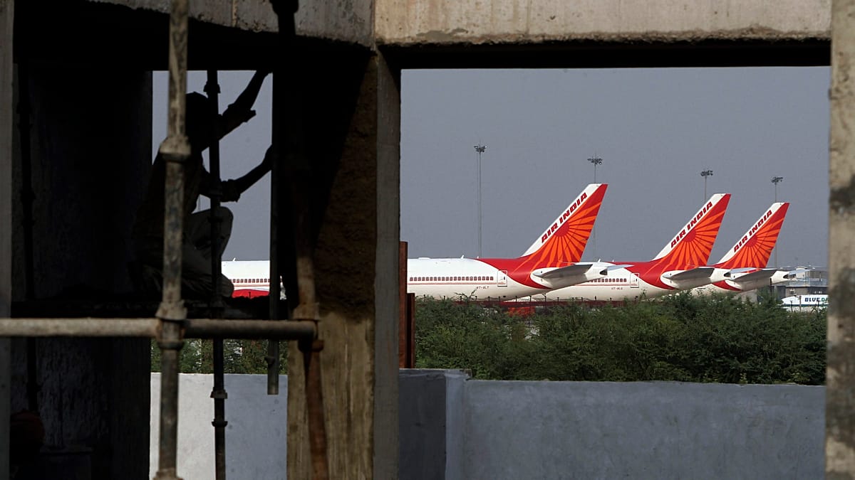 Ужас във въздуха: Срив на хидравликата и скандал с пилот на Air India