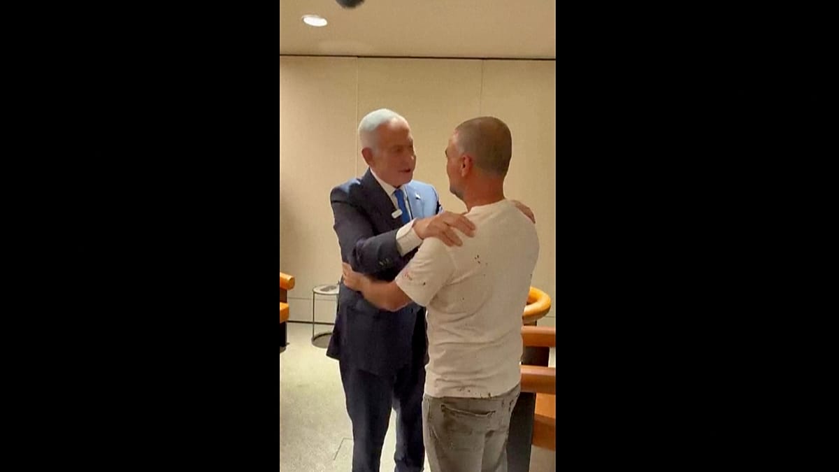 Драма в небето: Как пътник превърна хаоса в подвиг на полет на FlyDubai