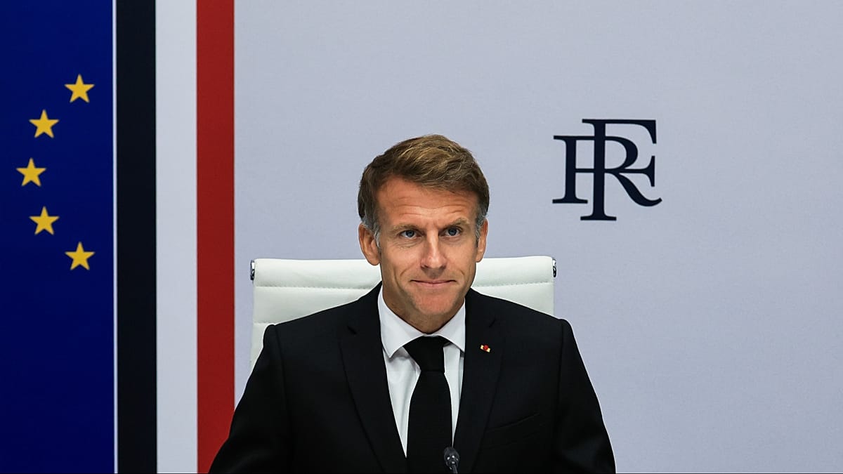 Франция в пламъци: Емануел Макрон – президентът, който остана сам