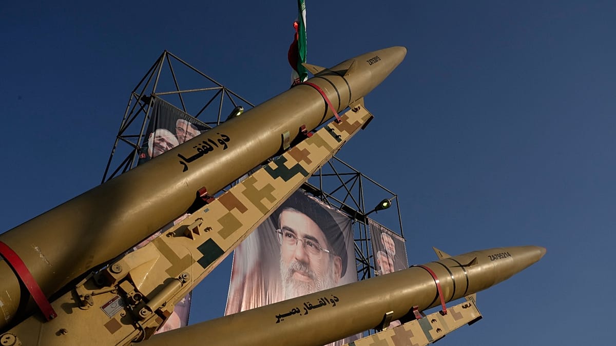 Иран в капан: Военни заплахи на фона на икономически срив