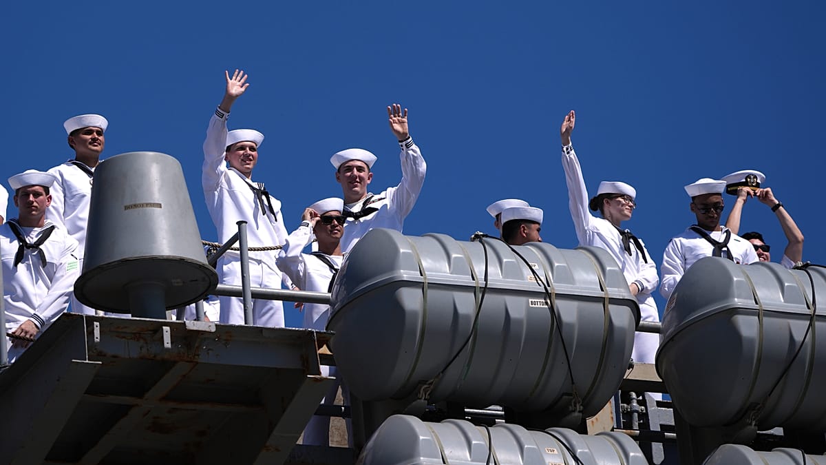 Изпитание на духа: Рекордната мисия на USS Abraham Lincoln приключи в Сан Диего