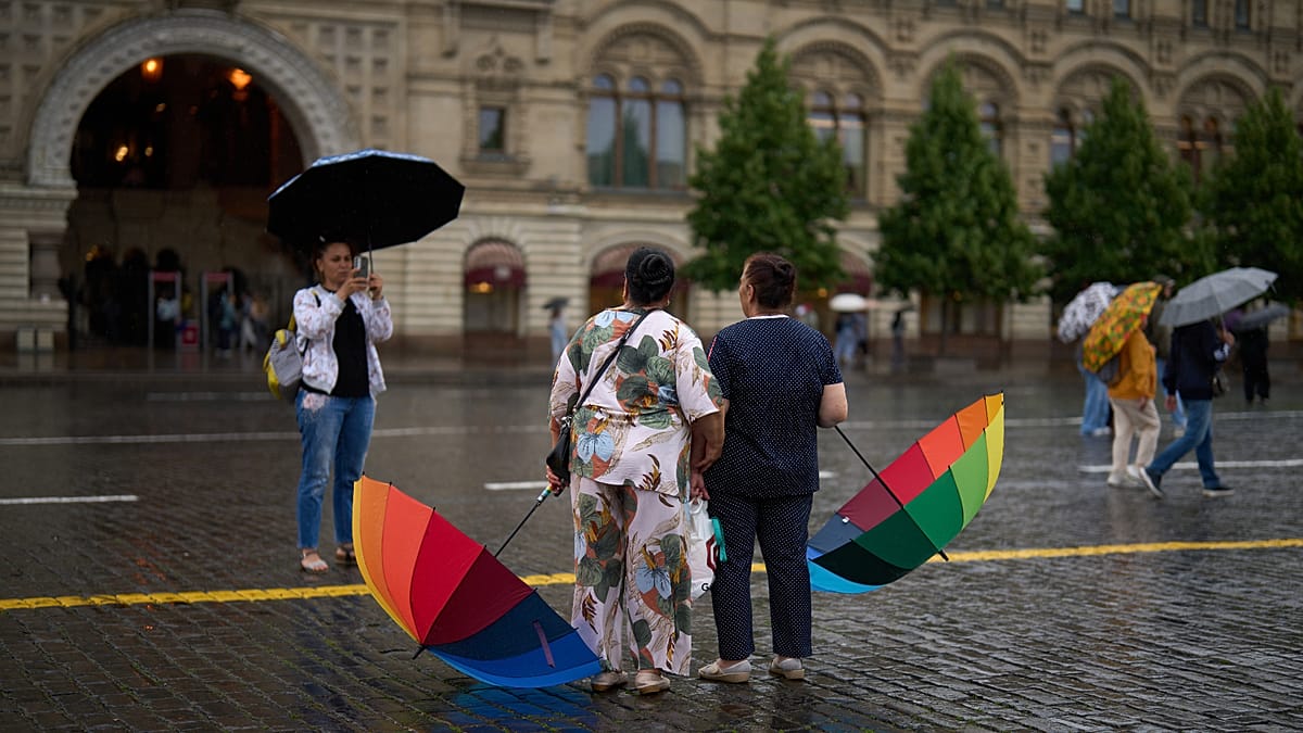 Източен вятър в Москва: Как Русия заменя европейските туристи с гости от Азия