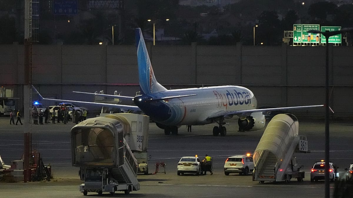 Кървава драма на 10 000 метра височина: Пътници спасиха полет на flydubai след нападение в кокпита