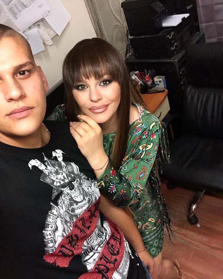 Десислава елегантен тоалет