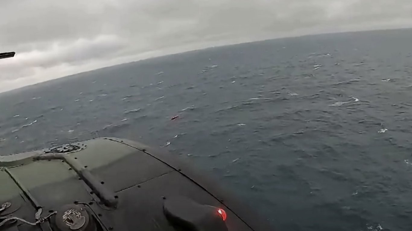 морски спасители подновиха издирването на екипажа от ударения край шабла плавателен съд
