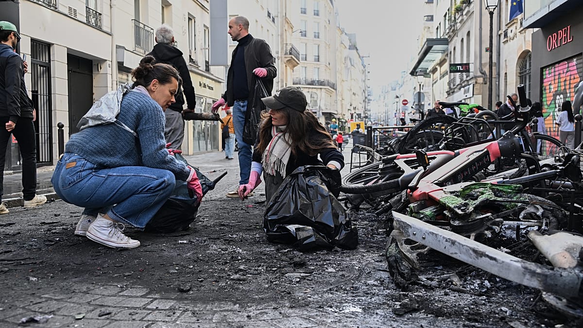 След нощта на гнева: Париж осъмна в развалини и пепел
