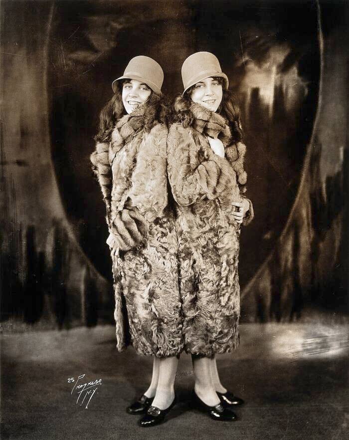 Daisy And Violet Hilton In Fur Coats